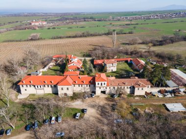 Bulgaristan 'ın Filibe Bölgesi, Saint Nedelya' ya adanmış Ortaçağ Arapovo Manastırı 'nın hava manzarası