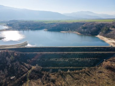 Bulgaristan 'ın Filibe Bölgesi' nin Asenovgrad kenti yakınlarındaki Kırk Pınar Barajı 'nın hava manzarası