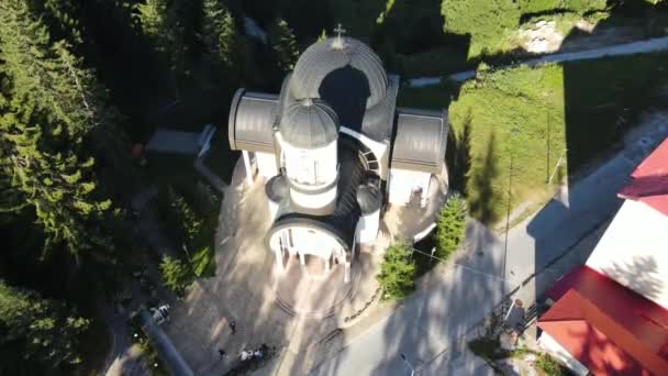 Pamporovo Bulgaria Agosto 2022 Veduta Aerea Della Chiesa Dell Assunzione — Video Stock