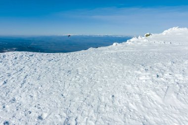 Bulgaristan 'ın Sofya kentinin Cherni Vrah zirvesi yakınlarındaki Vitosha Dağı' nın kış manzarası