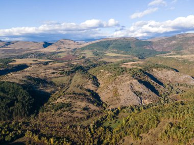 Nishava nehri boğazının havadan sonbahar manzarası, Balkan Dağları, Bulgaristan