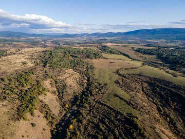 Nishava nehri boğazının havadan sonbahar manzarası, Balkan Dağları, Bulgaristan