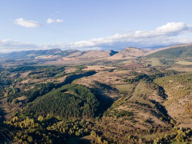 Nishava nehri boğazının havadan sonbahar manzarası, Balkan Dağları, Bulgaristan