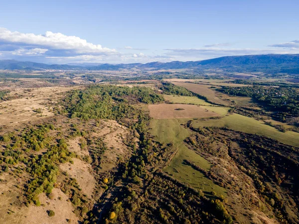 Nishava nehri boğazının havadan sonbahar manzarası, Balkan Dağları, Bulgaristan