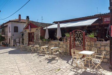 AFYTOS, KASSANDRA, GREECE - 24 Haziran 2014: Tarihi Afytos, Kassandra, Chalkidiki, Orta Makedonya, Yunanistan 'daki Eski Evler