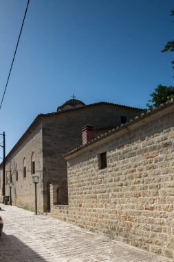 AFYTOS, KASSANDRA, GREECE - 24 Haziran 2014: Tarihi Afytos, Kassandra, Chalkidiki, Orta Makedonya, Yunanistan 'daki Eski Evler