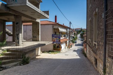 AFYTOS, KASSANDRA, GREECE - 24 Haziran 2014: Tarihi Afytos, Kassandra, Chalkidiki, Orta Makedonya, Yunanistan 'daki Eski Evler