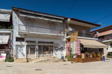 AFYTOS, KASSANDRA, GREECE - 24 Haziran 2014: Tarihi Afytos, Kassandra, Chalkidiki, Orta Makedonya, Yunanistan 'daki Eski Evler