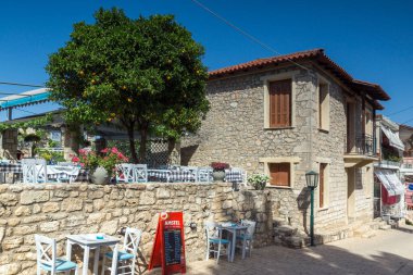 AFYTOS, KASSANDRA, GREECE - 24 Haziran 2014: Tarihi Afytos, Kassandra, Chalkidiki, Orta Makedonya, Yunanistan 'daki Eski Evler