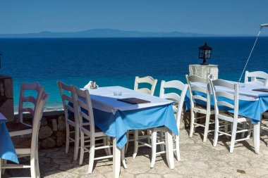 AFYTOS, KASSANDRA, GREECE - 24 Haziran 2014: Tarihi Afytos, Kassandra, Chalkidiki, Orta Makedonya, Yunanistan 'daki Eski Evler