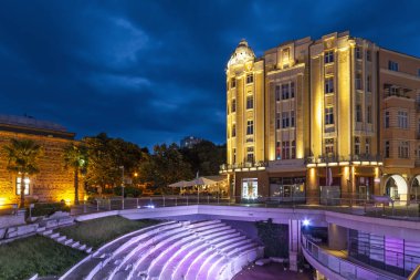 PLOVDIV, BULGARIA - 25 Ağustos 2021: Bulgaristan 'ın Filibe kentindeki Dzhumaya meydanının şaşırtıcı Gün batımı manzarası