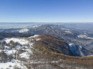 Bulgaristan 'ın Sofya Şehir Bölgesi Kopitoto bölgesindeki Vitosha Dağı' nın hava manzarası