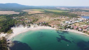 Bulgaristan 'ın Burgaz Bölgesi' nin Çarevo kasabası yakınlarındaki Arapya plajının hava manzarası 