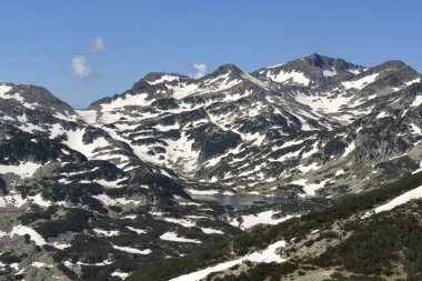 Bulgaristan 'ın Popovo Gölü yakınlarındaki Pirin Dağı' nın İnanılmaz Yaz Manzarası