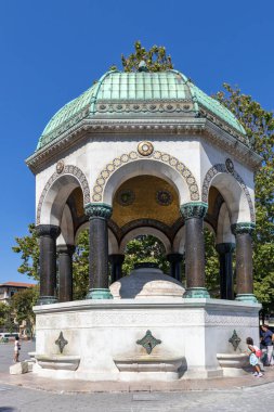 İSTANBUL, TURKEY - 26 Temmuz 2019: İstanbul, Türkiye 'deki Sultanahmet Meydanı' ndaki Alman Çeşmesi