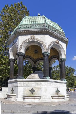 İSTANBUL, TURKEY - 26 Temmuz 2019: İstanbul, Türkiye 'deki Sultanahmet Meydanı' ndaki Alman Çeşmesi