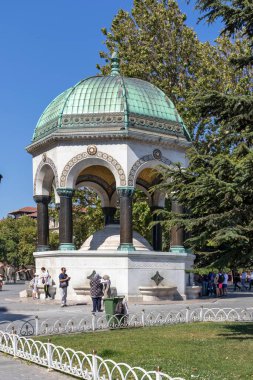 İSTANBUL, TURKEY - 26 Temmuz 2019: İstanbul, Türkiye 'deki Sultanahmet Meydanı' ndaki Alman Çeşmesi
