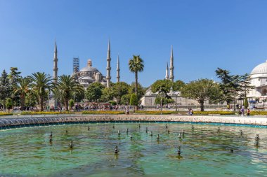 İSTANBUL, TURKEY - 26 Temmuz 2019: İstanbul, Türkiye 'de Sultanahmet Meydanı' nın Şaşırtıcı Panoraması
