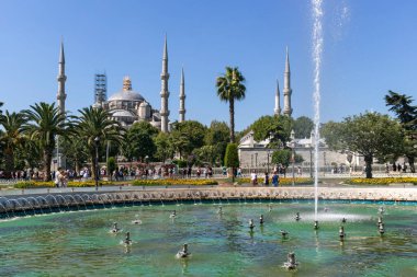 İSTANBUL, TURKEY - 26 Temmuz 2019: İstanbul, Türkiye 'de Sultanahmet Meydanı' nın Şaşırtıcı Panoraması