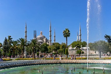 İSTANBUL, TURKEY - 26 Temmuz 2019: İstanbul, Türkiye 'de Sultanahmet Meydanı' nın Şaşırtıcı Panoraması