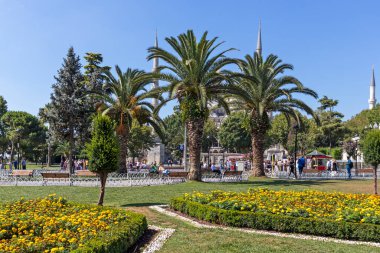 İSTANBUL, TURKEY - 26 Temmuz 2019: İstanbul, Türkiye 'de Sultanahmet Meydanı' nın Şaşırtıcı Panoraması