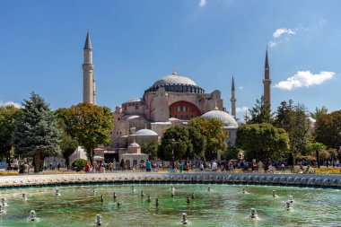 İSTANBUL, TURKEY - 26 Temmuz 2019: İstanbul, Türkiye 'de Sultanahmet Meydanı' nın Şaşırtıcı Panoraması