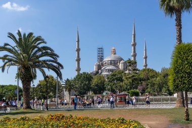 İSTANBUL, TURKEY - 26 Temmuz 2019: İstanbul, Türkiye 'de Sultanahmet Meydanı' nın Şaşırtıcı Panoraması