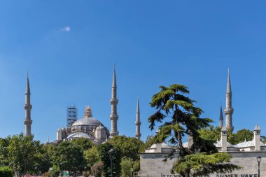 İSTANBUL, TURKEY - 26 Temmuz 2019: İstanbul, Türkiye 'de Sultanahmet Meydanı' nın Şaşırtıcı Panoraması