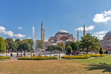 İSTANBUL, TURKEY - 26 Temmuz 2019: İstanbul, Türkiye 'de Sultanahmet Meydanı' nın Şaşırtıcı Panoraması