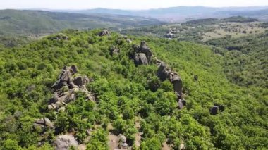 Bulgaristan 'ın Pazardzhik Bölgesi' nin Strelcha kasabası yakınlarındaki antik Trakya Sığınak Skumsale hava manzarası