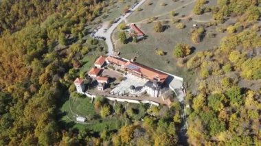 Bulgaristan 'ın Pernik Bölgesi, St. Kozma ve Damyan Ortaçağ Tsarnogorski (Gigintsi) manastırının hava manzarası