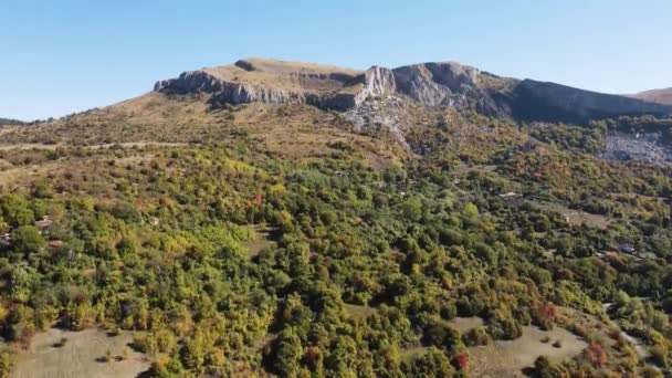 ブルガリア バルカン山脈ポノア山の岩石層ストーロの空中写真 — ストック動画