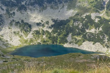 Bulgaristan 'ın Vihren Tepesi yakınlarındaki Pirin Dağı' nın İnanılmaz Yaz Manzarası