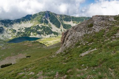 Bulgaristan 'ın Vihren Tepesi yakınlarındaki Pirin Dağı' nın İnanılmaz Yaz Manzarası