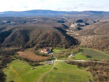 Bulgaristan 'ın Haskovo Bölgesi Topolovgrad kasabası yakınlarındaki Sakar Dağı' nın hava manzarası