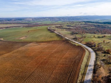 Bulgaristan 'ın Haskovo Bölgesi Topolovgrad kasabası yakınlarındaki Sakar Dağı' nın hava manzarası