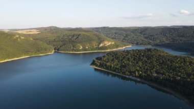 Bulgaristan 'ın Aleksandar Stamboliyski Reservoir, Gabrovo ve Veliko Tarnovo bölgelerinin hava manzarası