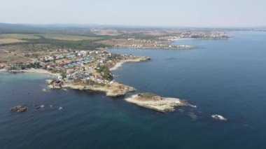 Bulgaristan 'ın Burgaz Bölgesi' nin Çarevo kasabası yakınlarındaki Arapya plajının hava manzarası 