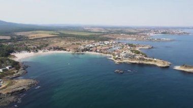 Bulgaristan 'ın Burgaz Bölgesi' nin Çarevo kasabası yakınlarındaki Arapya plajının hava manzarası 