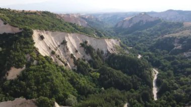 Rozhen kum piramitlerinin hava günbatımı manzarası, Blagoevgrad bölgesi, Bulgaristan