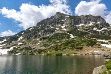 Bulgaristan 'ın Popovo Gölü yakınlarındaki Pirin Dağı' nın İnanılmaz Yaz Manzarası