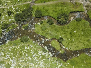 Bulgaristan 'ın Pirin Dağı' ndaki Banderitsa Nehri 'nin şaşırtıcı hava manzarası