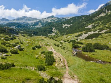 Bulgaristan 'ın Pirin Dağı' ndaki Banderitsa Nehri 'nin şaşırtıcı hava manzarası