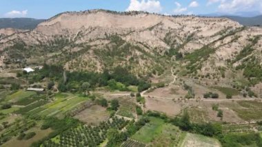 Kresna kum piramitlerinin hava manzarası, Blagoevgrad bölgesi, Bulgaristan