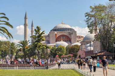 İSTANBUL, TURKEY - 26 Temmuz 2019: İstanbul, Türkiye 'de Sultanahmet Meydanı' nın Şaşırtıcı Panoraması