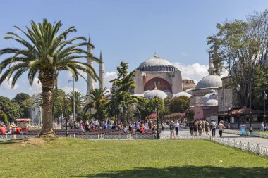 İSTANBUL, TURKEY - 26 Temmuz 2019: İstanbul, Türkiye 'de Sultanahmet Meydanı' nın Şaşırtıcı Panoraması