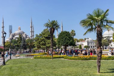 İSTANBUL, TURKEY - 26 Temmuz 2019: İstanbul, Türkiye 'de Sultanahmet Meydanı' nın Şaşırtıcı Panoraması