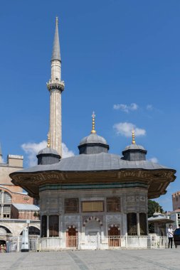 İSTANBUL, TÜRKEYE - 26 Temmuz 2019: İstanbul, Türkiye 'deki Sultan Ahmet Çeşmesi