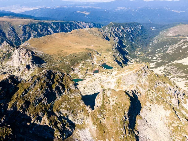ブルガリアのマリヨヴィツァ山頂付近のリラ山の素晴らしい空中風景 — ストック写真