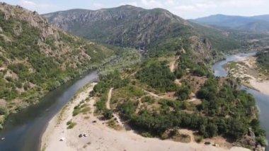 Bulgaristan 'ın Arda Nehri kıvrımlı ve Fildişi Reservoir kentinin hava manzarası